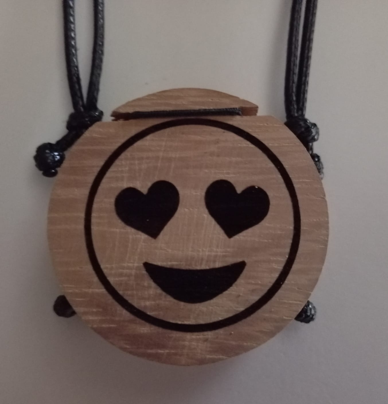 SONAKETE – modelo, CARITA ENAMORADA